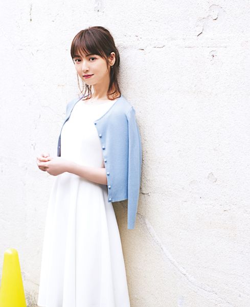 藍白穿搭　優雅 